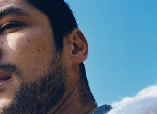 Ator Gabriel Leone entra em cena como cantor com grande álbum valorizado pela produção musical e pela alma do artista